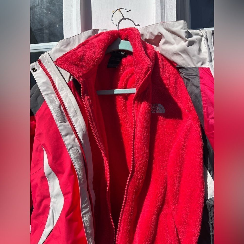 The North Face Women's Red and White Ski Jacket - Picture 3 of 10